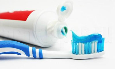 Зубная паста и щетка